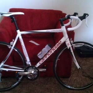 Check out the new wheels! A 2012 Cannondale Synapse 7 :woot: