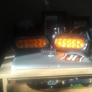 I got me some strobes