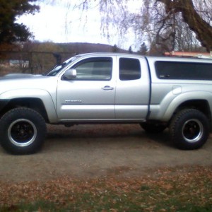 About time, a pic of the new wheels and rubber!