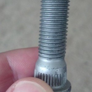 Does this wheel stud look like the right size?