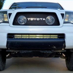 30" Alien Lightbar mounted behind the lower grill