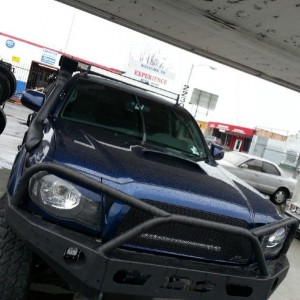 Added 40" okledlightbar on the roof. Mounted to oem roof rack location