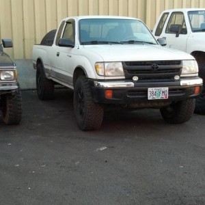 Tacoma on 33's