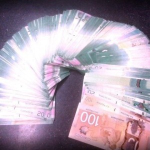 Yo check out ma fresh dolla bills rollin big money cash bitches n hoes... T