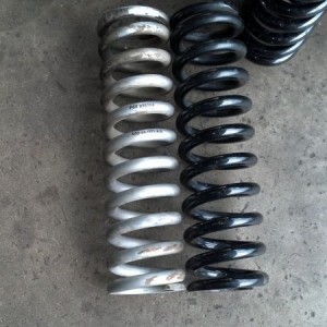 Swapping out #600 springs for King powder coated black #springs