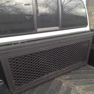 Bed cargo divider
