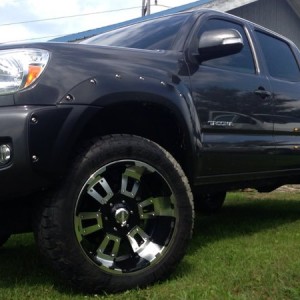 3" ready lift with new Diamo D-17 wheels and fender flares