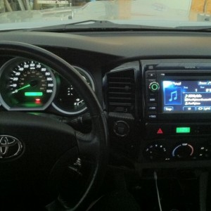 2013 touch screen non entune, but I change the knobs to green :cool: pain i