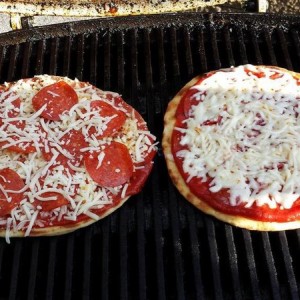 Pizza on the little grill