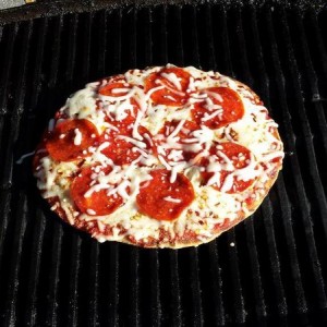 Pizza on the little grill