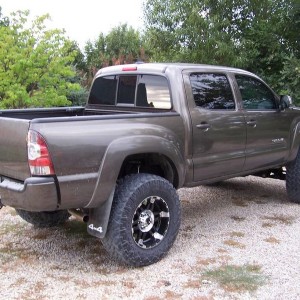 BDS 6" body lift, XD Spy 18x9, Nitto Grappler LT295/70R18