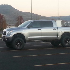 Got my 7" bds lift and 35s installed on the tundra