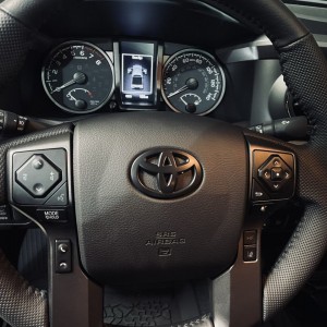 Steering wheel emblem blackout (matte black)