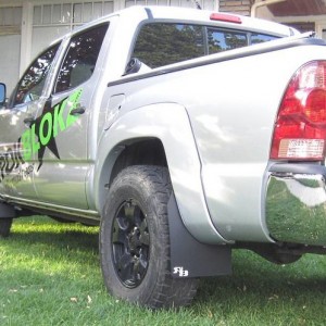 Rokblokz Tacoma with Shortz mud flaps for oversized tires.