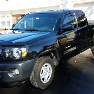 Took advantage of sunshine and 38 degrees yo do a quick wash on the Tacoma.