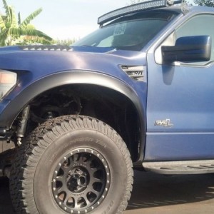 7,000 miles and already trashed by the owner who thinks its a trophy truck 
