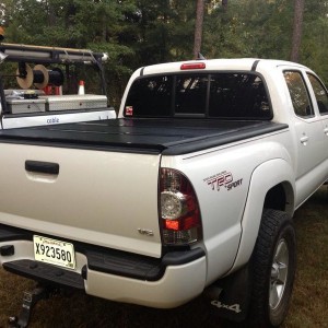2012 toyota tacoma TRD Sport 4x4 backflip g2 bed cover with automatic locki