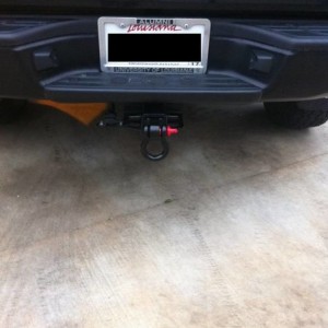 Hitch mount recovery shackle