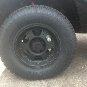 Pro Comp 7089 17x8 on BFG AT 285/70R17
