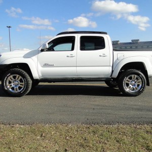 2012_Tacoma_post_Icon_lift_32_