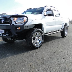 2012_Tacoma_post_Icon_lift_26_