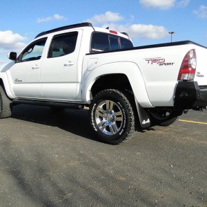 2012_Tacoma_post_Icon_lift_33_