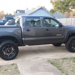 2013 Toyota Tacoma V6 4X4 double Cab grey