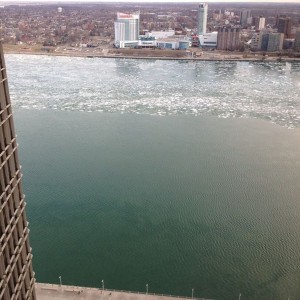 The canada side of the Detroit river is still frozen :laugh: