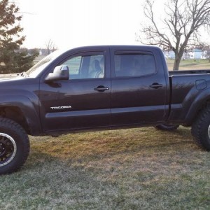 elclem21's Black Taco with OME 885 and Dakars.