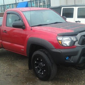2013 Tacoma reg cab, 2.7 5sd, 20 -23 mpg black wheels