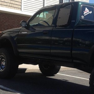 Newer pics of truck with lift