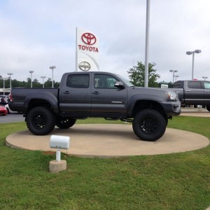 Prerunner on the lot with 6" procomp lift, procomp wheels and tires. I