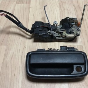 1998-2004 Toyota Tacoma Left Front Driver Door Power Lock Latch Actuator Handle