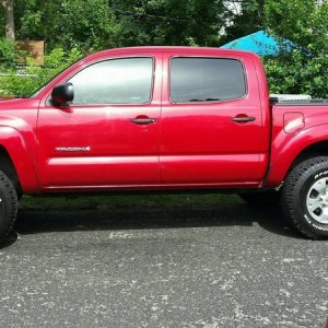 2010 Tacoma 3' Lift 265/75r16 Double Cab Red