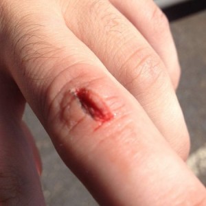 Angle grinder: 1 Finger: 0