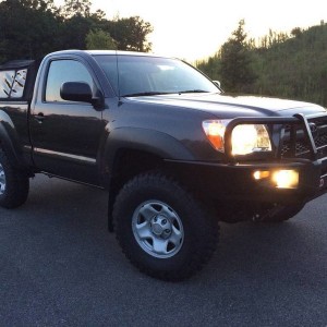 2011 Tacoma Reg Cab 2.7 4x4 / Overland