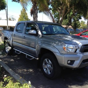2015 TRD Sport Double Cab w/ Go Rhino D2 steps!