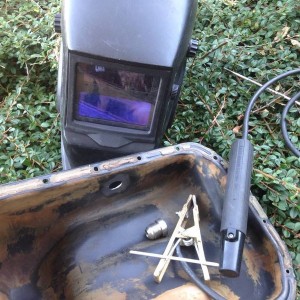 Weld oil drain bung