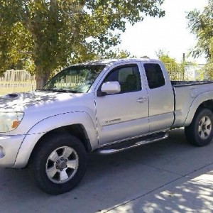 05 4x4 TRD Tacoma with winch bumper sitting on 31" wheels