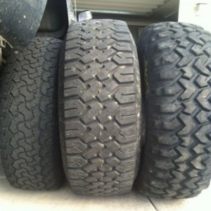 New tire to replace the one I killed in co. Worn down 33x10.5 on the left, 