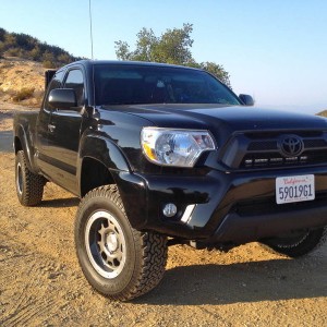 Blacked out grill and RI light bar