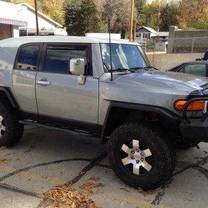 Nice fj that came in to the shop today icons setup in rear Billy's up 