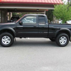 2003 Tacoma ext. cab ,black, V6, 5 speed