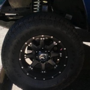 17 inch wheels Maxtrac Spindles with Adjustable Coilovers