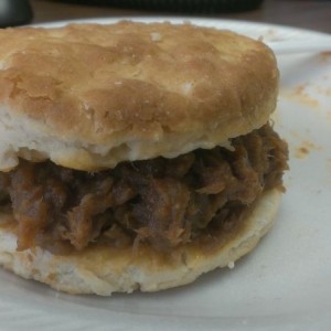 Bbq pulled pork on biscuit