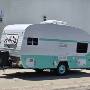 This lives several blocka away from me apparently. Tons of stickers on the back, looks new, does not compute...