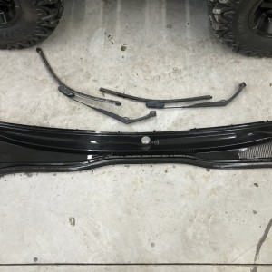 Cowl and wiper arms