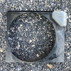 2.7 radiator shroud with overflow