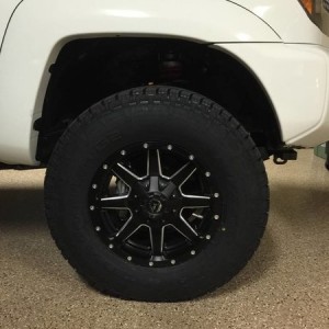 285/70-17 Nitto Terra Grappler G2 Close-up