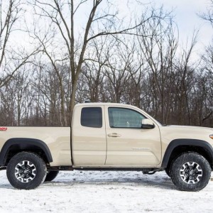 2016-toyota-tacoma-access-cab-trd-4x4-off-road-side-profile